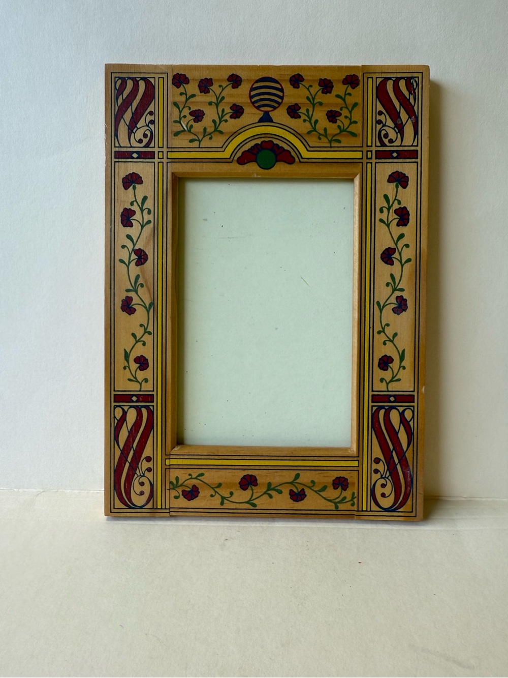Vintage Avon 5 x7 Wooden Photo Picture Frame Floral & Nature Decorative Pattern